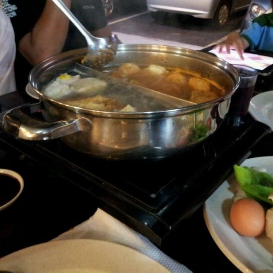 Das Foto wurde bei Malaya Steamboat Buffet von Fazrina M. am 5/9/2012 aufgenommen