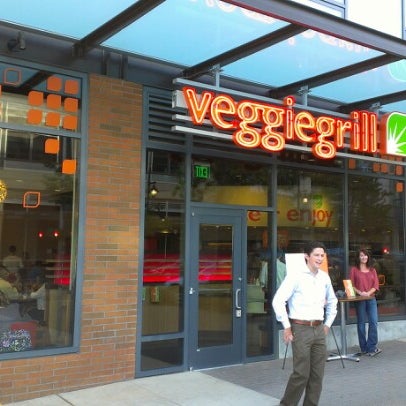 8/21/2012 tarihinde Geoff S.ziyaretçi tarafından Veggie Grill'de çekilen fotoğraf