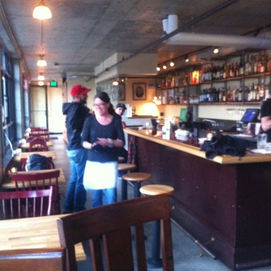8/24/2012 tarihinde Nathan M.ziyaretçi tarafından Cure Seattle | Capitol Hill Bar &amp; Charcuterie'de çekilen fotoğraf