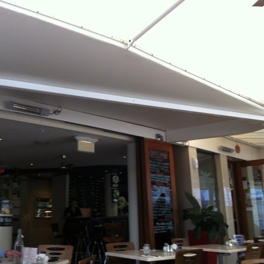 6/11/2012にBradがDomanis Restaurantで撮った写真