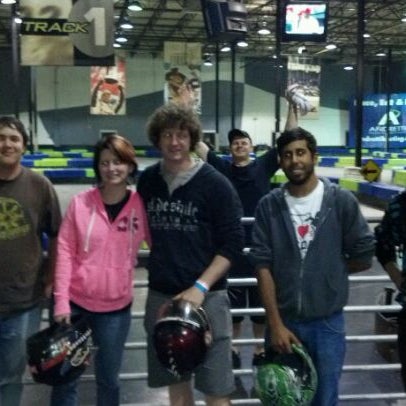 Снимок сделан в Andretti Indoor Karting &amp; Games Roswell пользователем Joon M. 5/14/2012