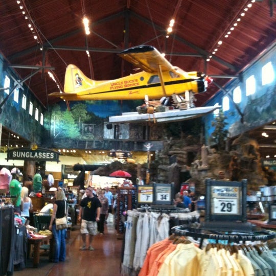 Are Dogs Allowed In Bass Pro Vaughan