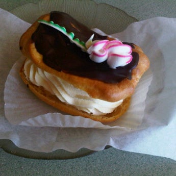 Foto diambil di Sweet Passion Bakery oleh Shannon G. pada 3/31/2012