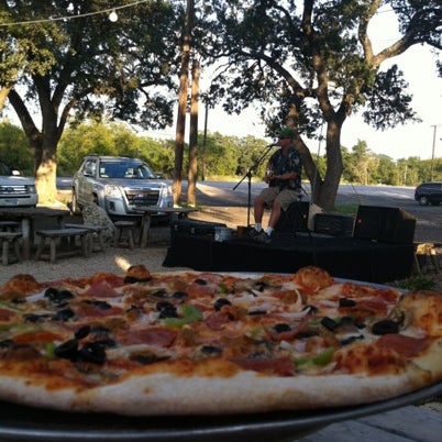 รูปภาพถ่ายที่ Fralo&#39;s Pizza @Fralos โดย Lisa P. เมื่อ 8/31/2012