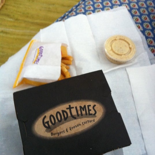 Foto diambil di Good Times Burgers &amp; Frozen Custard oleh Alex S. pada 8/1/2011