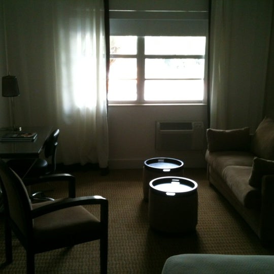 Das Foto wurde bei Dorchester Hotel von Marco B. am 6/20/2012 aufgenommen