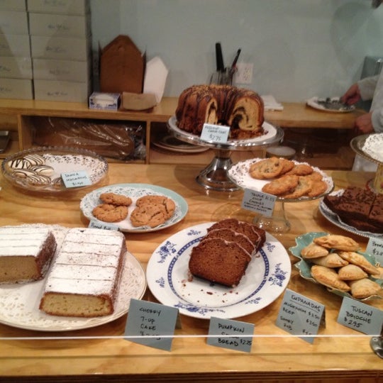รูปภาพถ่ายที่ Semi Sweet Bakery โดย Francisco G. เมื่อ 12/17/2011