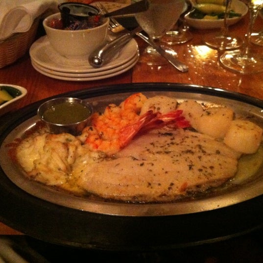Foto tomada en Owens&#39; Restaurant  por Rafael A. el 7/19/2012