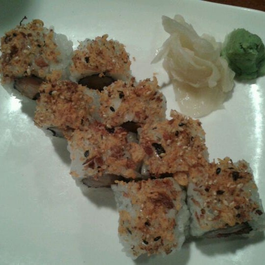 Снимок сделан в Nagoya Japanese Steakhouse &amp; Sushi пользователем Renee C. 12/27/2011