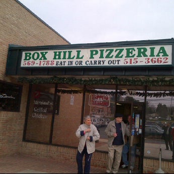Снимок сделан в Box Hill Pizzeria пользователем Hank J. 12/16/2011