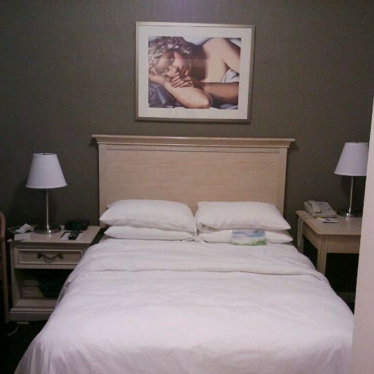 Foto diambil di Hotel Versey oleh Jenn N. pada 5/7/2012
