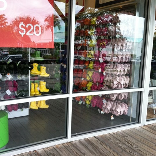 crocs brandon mall