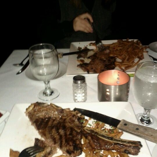 Foto scattata a T Fusion Steakhouse da Moshe R. il 12/4/2011