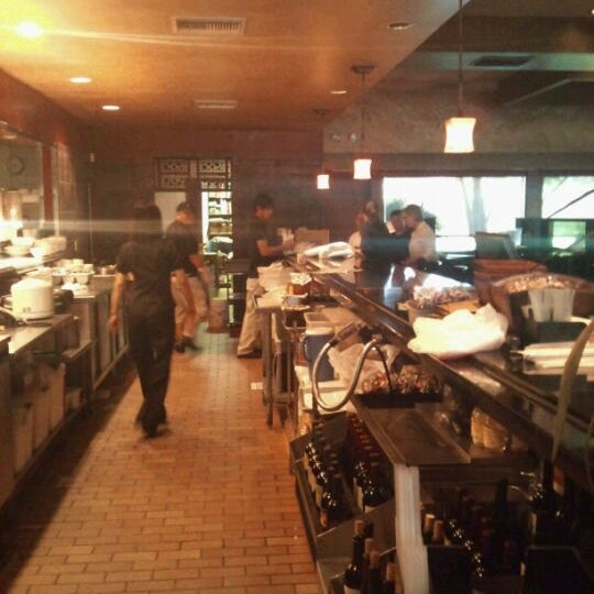 10/15/2011 tarihinde Diego B.ziyaretçi tarafından Suzi&#39;s China Grill &amp; Sushi Bar'de çekilen fotoğraf