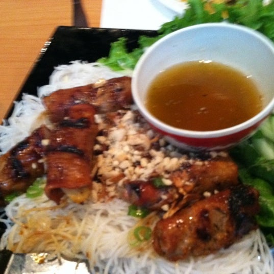 Das Foto wurde bei Saigon Bay Vietnamese Restaurant von Caroline B. am 9/13/2011 aufgenommen