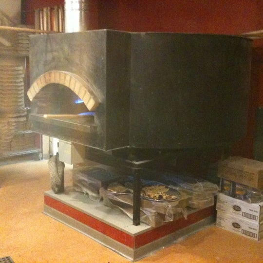 รูปภาพถ่ายที่ Proto&#39;s Pizza-Denver โดย Ken T. เมื่อ 7/9/2011