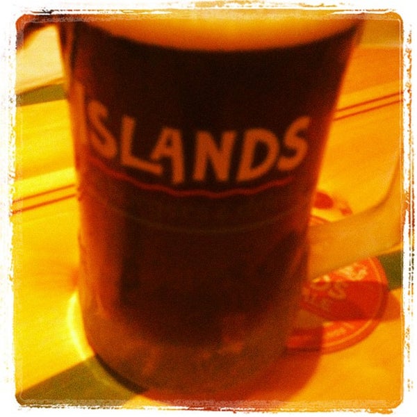 รูปภาพถ่ายที่ Islands Restaurant โดย Colby เมื่อ 3/23/2012