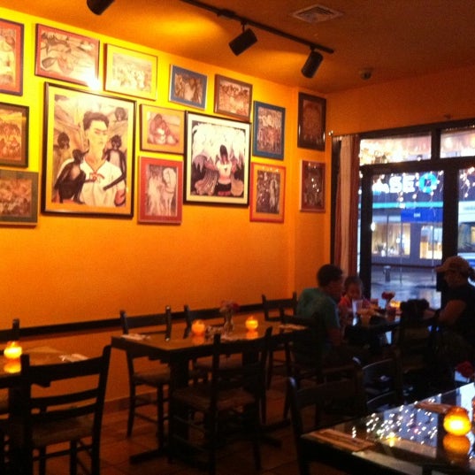 รูปภาพถ่ายที่ Refried Beans Mexican Restaurant โดย Doug L. เมื่อ 9/6/2011