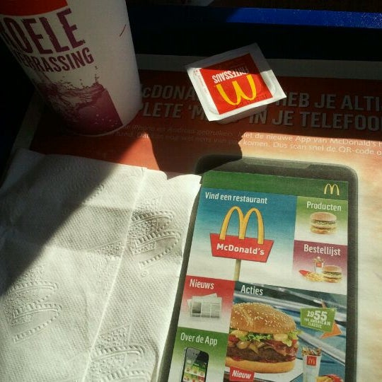รูปภาพถ่ายที่ McDonald&#39;s โดย Joffrey S. เมื่อ 9/29/2011