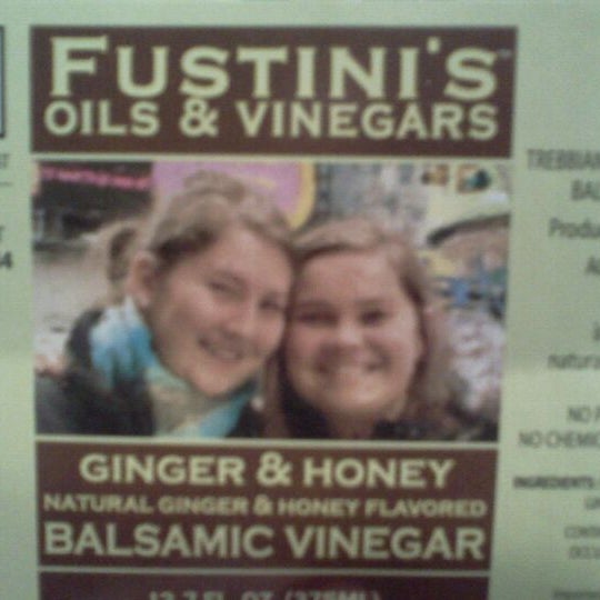 Photo prise au Fustini&#39;s Oils and Vinegars par Kathryn M. le12/29/2011