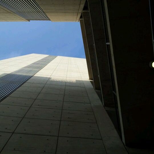 Photo taken at Edificio N - Complejo Felipe Mac Gregor by Javo on 5/6/2012