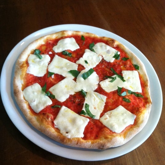 Снимок сделан в Danny&#39;s Pizzeria пользователем Danny G. 3/5/2012