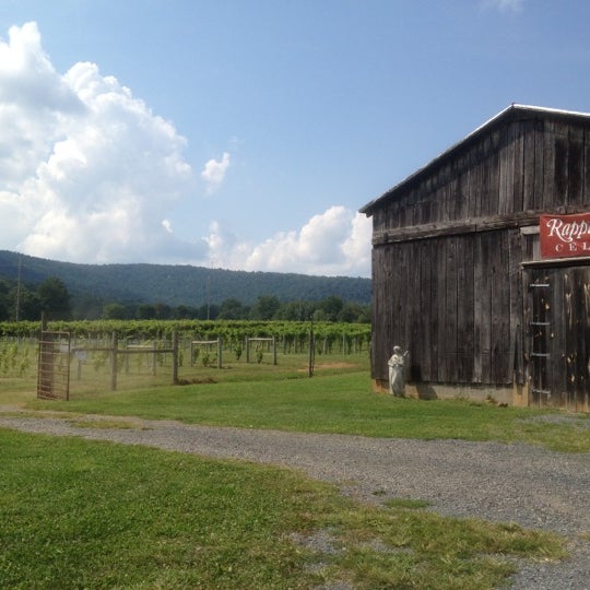 Photo taken at Rappahannock Cellars by Jimmy D. on 8/23/2012