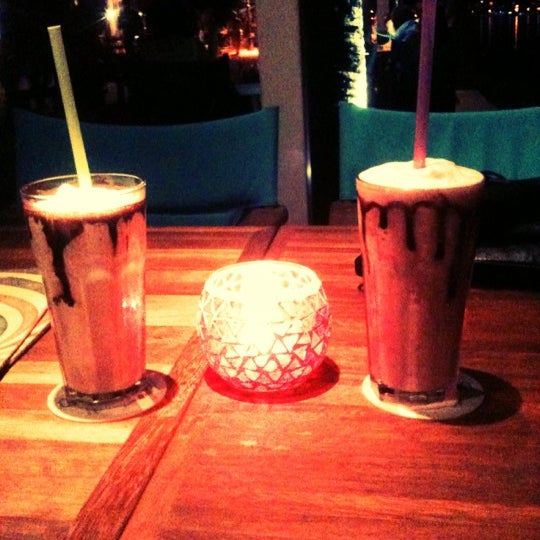 Photo taken at Shaka Restaurant Bar &amp; Cafe by Tuğçe K. on 7/13/2012