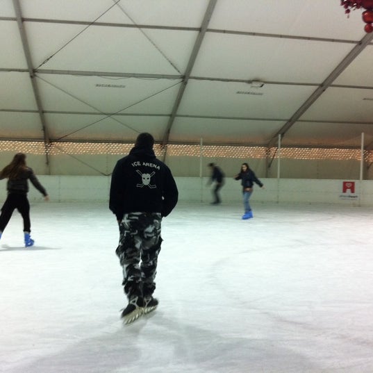 Foto diambil di Ice Arena oleh Nectarios C. pada 12/23/2011
