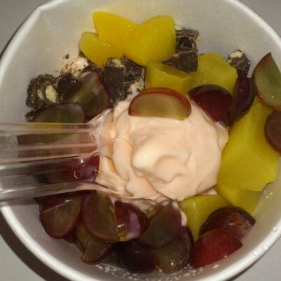 Das Foto wurde bei Mieleyo Premium Frozen Yogurt von Penguiny C. am 2/4/2012 aufgenommen