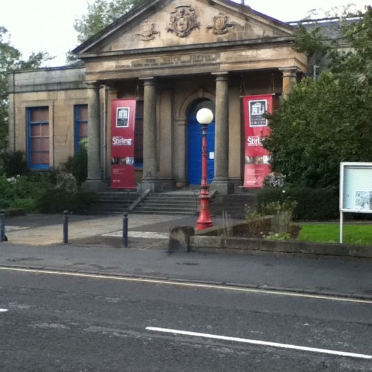 Foto tirada no(a) The Stirling Smith Art Gallery And Museum por Raymond F. em 10/5/2011
