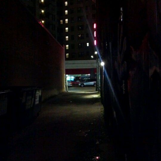 รูปภาพถ่ายที่ Neo Nightclub โดย Turner X. เมื่อ 10/16/2011
