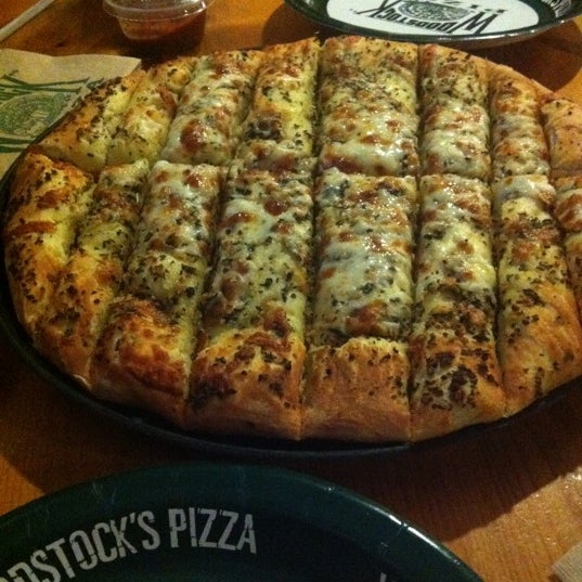 9/19/2011にTony V.がWoodstock&#39;s Pizzaで撮った写真