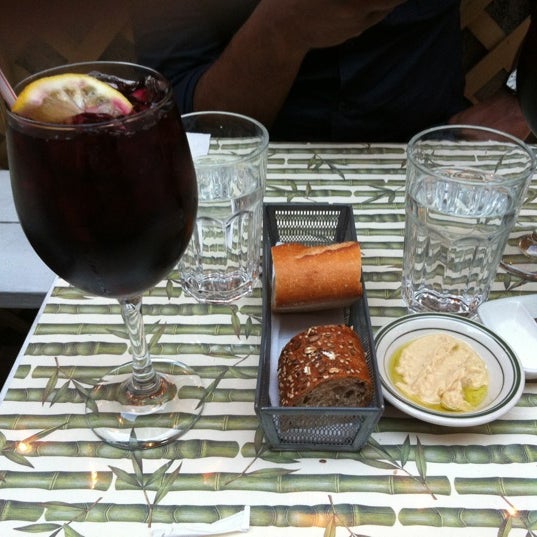 4/16/2012 tarihinde Mitchell A.ziyaretçi tarafından Tre Restaurant &amp; Wine Bar'de çekilen fotoğraf