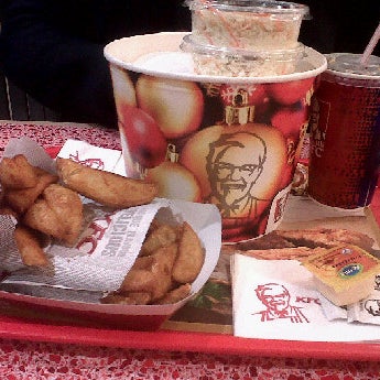 Das Foto wurde bei KFC von LaDiva C. am 12/10/2011 aufgenommen