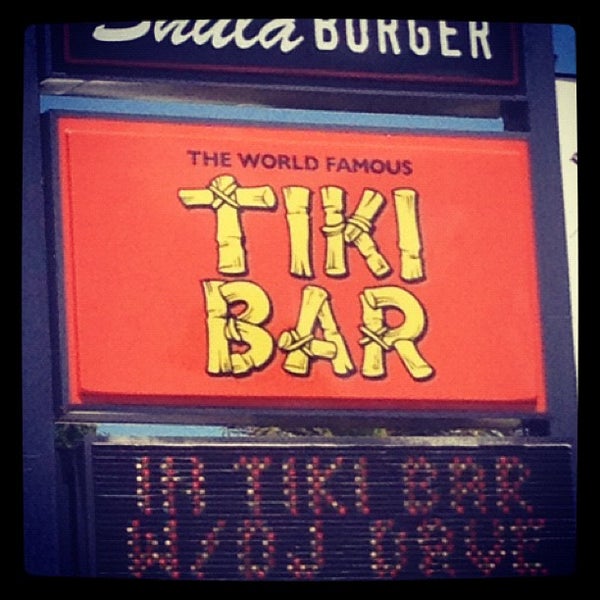 8/19/2012 tarihinde Cesarziyaretçi tarafından Tiki Bar'de çekilen fotoğraf