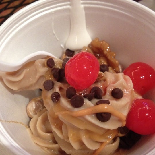 8/17/2012에 Cai P.님이 Surfin&#39; Spoon Frozen Yogurt Bar에서 찍은 사진