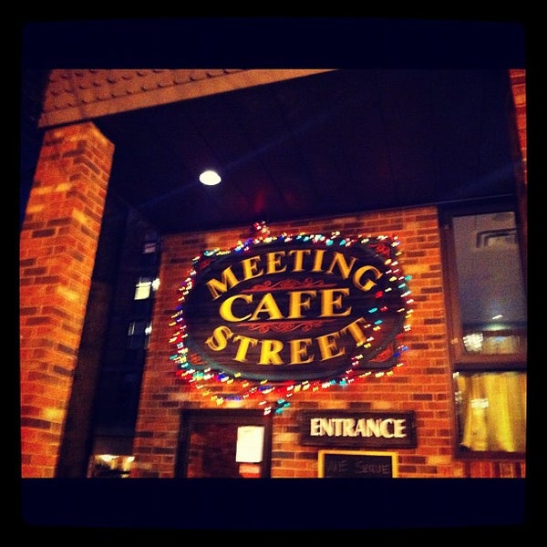 รูปภาพถ่ายที่ Meeting Street Cafe โดย Caroline G. เมื่อ 2/11/2012