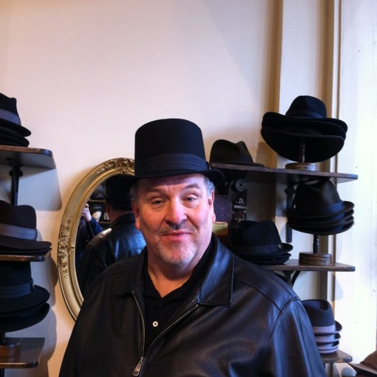 Photo prise au Goorin Bros. Hat Shop - Larimer Square par Ernie I. le12/12/2011