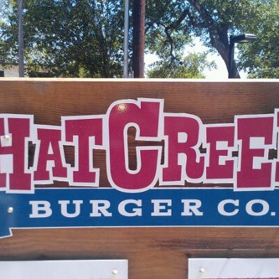 Foto tomada en Hat Creek Burger Co.  por Neville L. el 4/21/2012