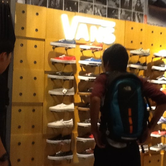 vans store pb