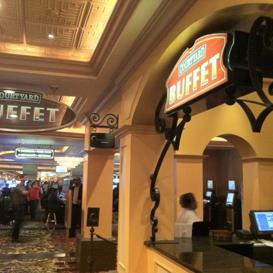 Foto scattata a Gold Strike Casino Resort da Anthony C. il 2/26/2011