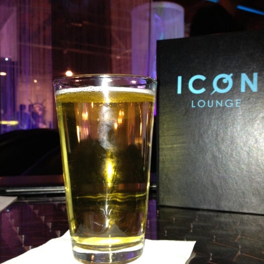 Foto tomada en Icon Lounge + Events  por Paul T. el 5/13/2012