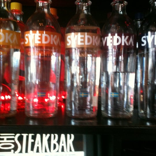 6/18/2012 tarihinde Erik Z.ziyaretçi tarafından LoHi SteakBar'de çekilen fotoğraf