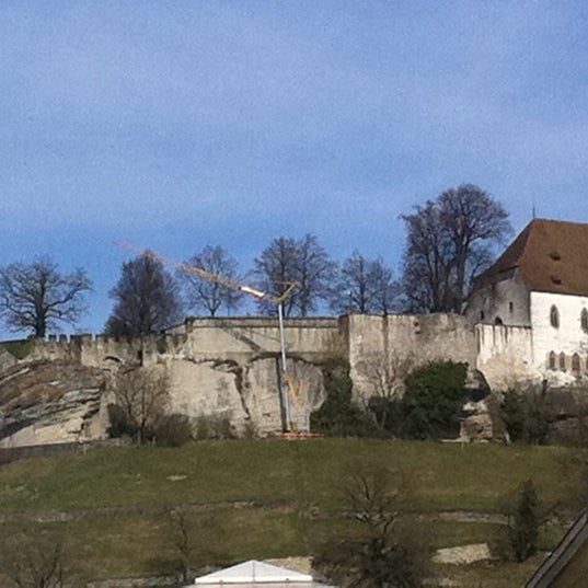 Foto tirada no(a) Schloss Lenzburg por Yves G. em 3/22/2011
