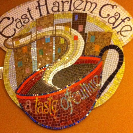 Foto tomada en East Harlem Cafe  por experience: h. el 5/18/2012