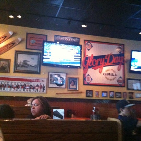 Photo taken at Glory Days Grill by Melissa W. on 5/2/2012