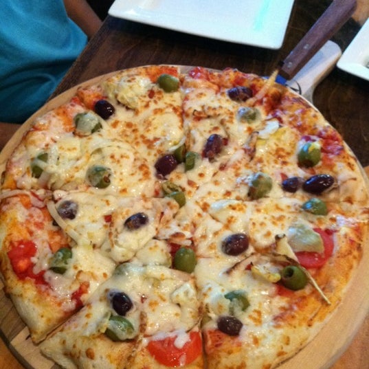 9/28/2011 tarihinde Sheila Hoskins R.ziyaretçi tarafından Old Venice Pizza'de çekilen fotoğraf