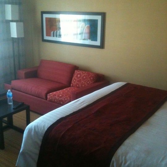 Photo taken at Courtyard by Marriott San Diego Oceanside by Thomas D. on 11/27/2011