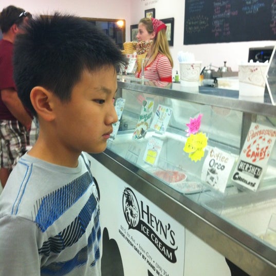 Photo taken at Heyn&#39;s Ice Cream by Wen on 6/26/2012